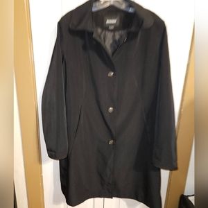 Avenue ladies rain/trench coat.